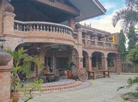 Mount Pinatubo Base Camp at Balai Hermogina，位于Santa Juliana的酒店