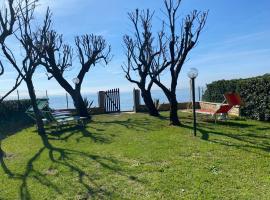 Fronte Mare Villa Acquasanta zona "LA FIUMETTA" Terracina，位于泰拉奇纳的酒店