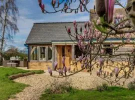 Hiron's Piece and Honeysuckle Cottage - Hot Tub Packages Available
