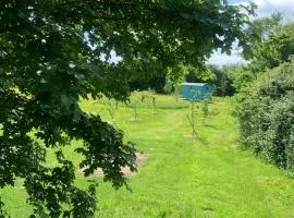 Woodpecker Shepherd Hut with private facilities Newmarket CB8