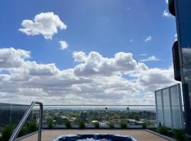 Ivanhoe Apartment 2Bed 2Bath with Balcony City View
