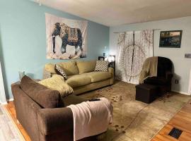 Three Rivers Crystal Cabin，位于Fort White的酒店