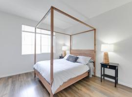 Spacious, Comfortable, and Central Condo，位于洛杉矶的酒店