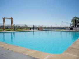 Luxe chalet in prachtig natuurgebied，位于Lith的酒店