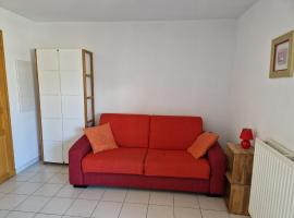 Appartement coquet situé au Plan d eau，位于埃姆布能的酒店