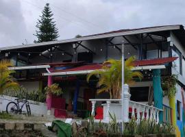 Fantasy Colors Hostel Guatape，位于瓜塔佩的旅馆