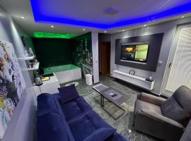 Apartman S&V 2 Istocno Sarajevo Lukavica sa Jacuzzi Lux Spa Hilandarska Centar，位于卢卡维卡的酒店