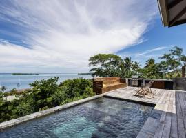 2 BR. Panoramic Lagoon View Villa: Poolside paradise, gourmet kitchen，位于波拉波拉的度假屋