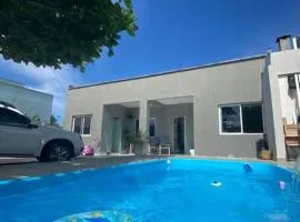 Ampla casa c/ piscina em Balneário Camboriú