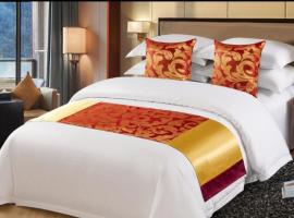 HOTEL L'EMPIRE，位于Dibanda的酒店