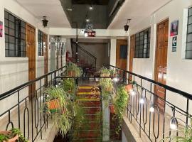 Hotel Virgen del Carmen - Huaraz，位于瓦拉斯的酒店