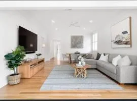 Single Private Room-Charming bayside home