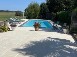Lime Tree Farmhouse，位于Saint-Saud-Lacoussière的酒店