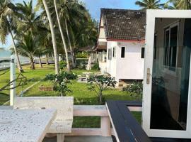 1BR Private Deluxe Beachfront Villa，位于Ban Laem Din的宠物友好酒店