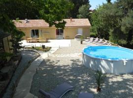 Gîte Cévennes de plein pied tout confort avec piscine privative 12 pers，位于Branoux-les-Taillades的酒店