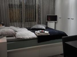 Private Room next to Helsinki-Vantaa Airport，位于万塔的酒店