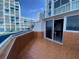 Luxury Apartment with sea view! Mesa del Mar 120，位于圣克鲁斯-德特内里费的豪华酒店