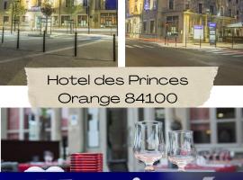 KYRIAD ORANGE Centre Ville - HOTEL & RESTAURANT & BAR - La Galerie d'Art des Princes - Provence Alpes Côte d'Azur - France - Proche A7-A9 - exit21- Châteauneuf-du-Pape Avignon Bollene Nimes，位于奥朗日的酒店