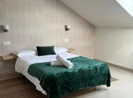 Casa Grande do Costureiro-Para Grupos en Portomarín con Terraza y Vistas