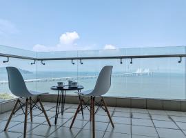 Invincible Seaview Vacation Condo 3R3B 8Pax，位于峇六拜的酒店