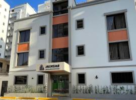 Apartahotel Alvear，位于圣多明各维尔吉利奥特拉维塞索索托竞技场附近的酒店