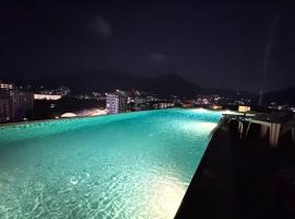 Zephyr Grand Hotel，位于芭东海滩的酒店
