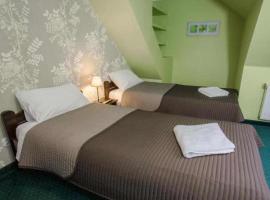 ZAJAZD DROGORAD HOTEL i Restauracja，位于Mielno的酒店