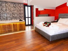 Renk Otel Karşıyaka，位于Karşıyaka的酒店
