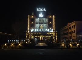 Royal Hotel，位于纳沃伊的酒店