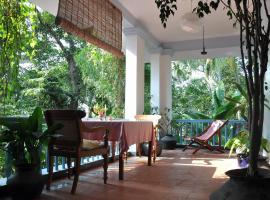 Villa Jacaranda，位于瓦尔卡拉Ponnumthuruthu Island附近的酒店