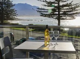 Waves on Esplanade - Kaikoura Waterfront Apartment