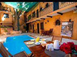 Historic Colonial Boutique Hotel Pool Jacuzzi Bar Restaurant by AA Group，位于圣多明各的酒店
