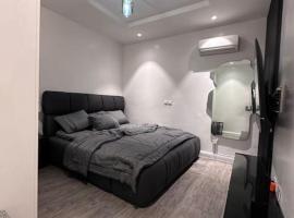 Cheapest luxury 1 bedroom apartment in Katampe Ext，位于Gwarinpa的酒店