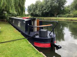 Beautiful Narrowboat Glyndwr，位于剑桥的酒店