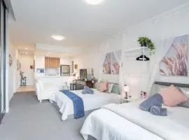 2BR Apt in Hurstville 1Min To Train Station Sleep 8