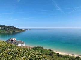 Carbis Bay, St Ives Cornwall entire bungalow，位于卡比斯贝的酒店