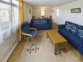 Lovely Chalet - Welcome Holiday Park Dawlish warren，位于Bellaghy的酒店