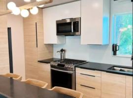 Entire Home near SLC. Family Friendly & King Suite，位于邦蒂富尔的酒店