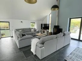 Gulland 4 Bed Sleeps 8 with Hot tub