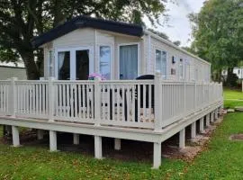 Stunning 2 Bedroom, pet friendly Static Caravan at Hoburne Devon Bay