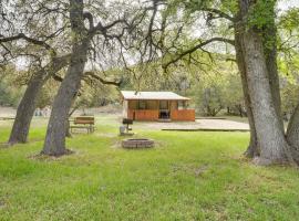 Cabana Sol Cabin 4 Mi to Garner State Park，位于Rio Frio的酒店