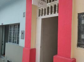 De La Mora Hostal，位于San Vicente de Chucurí的酒店