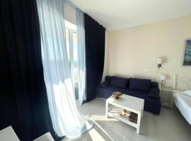 Seaside Dream and Sunset Breeze Studios at Blaxy Resort，位于奥林普的酒店