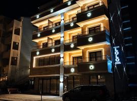 Lolo Luxury rooms & suites，位于布德瓦的低价酒店
