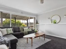 Legana Lodge - Your home away from home - Catering for up to 12 guests