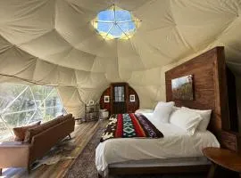 Luxury Glamping Geodome-Hot tub, Winery