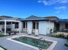 Toowoon Bay - Private Pool - Outside Shower