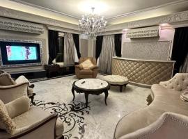 villa In Beverly Hills Compound with pool&garden-sheikh zayed，位于Sheikh Zayed的酒店