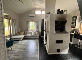 K&auml;p&auml;l&auml;m&auml;ki puhtaan veden &auml;&auml;rell&auml; omassa rauhassa，位于Enonkoski的木屋