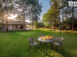 StayVista's Silver Grove - Serene Haven with Expansive Lawn & Terrace